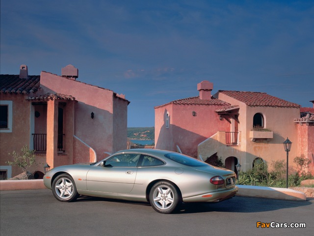 Jaguar XK8 Coupe 2003–04 pictures (640 x 480)