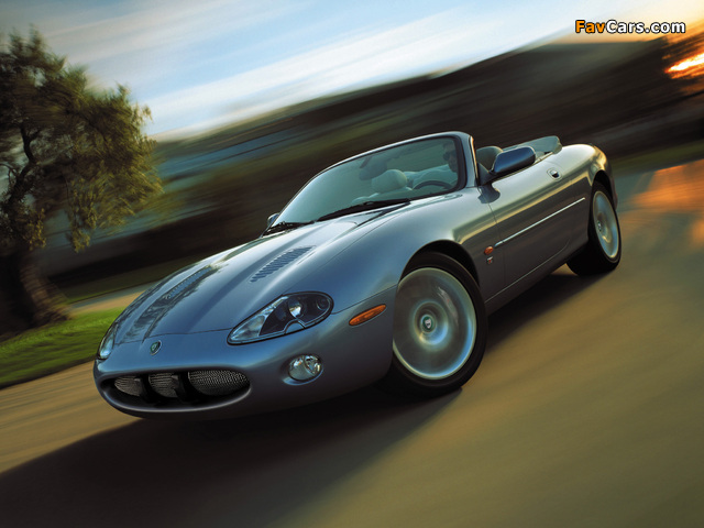 Jaguar XKR Convertible 2003–04 pictures (640 x 480)