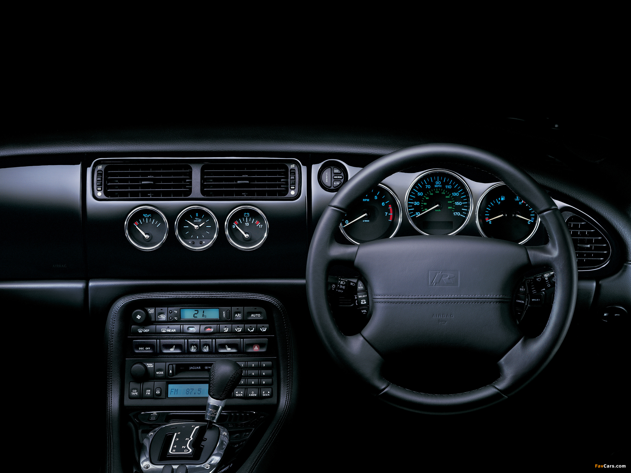 Jaguar XKR Coupe 2004–06 pictures (2048 x 1536)
