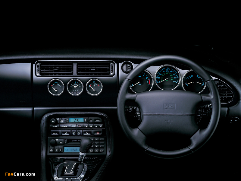Jaguar XKR Coupe 2004–06 pictures (800 x 600)