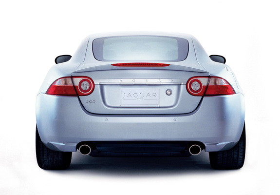 Jaguar XK Coupe 2006–09 pictures