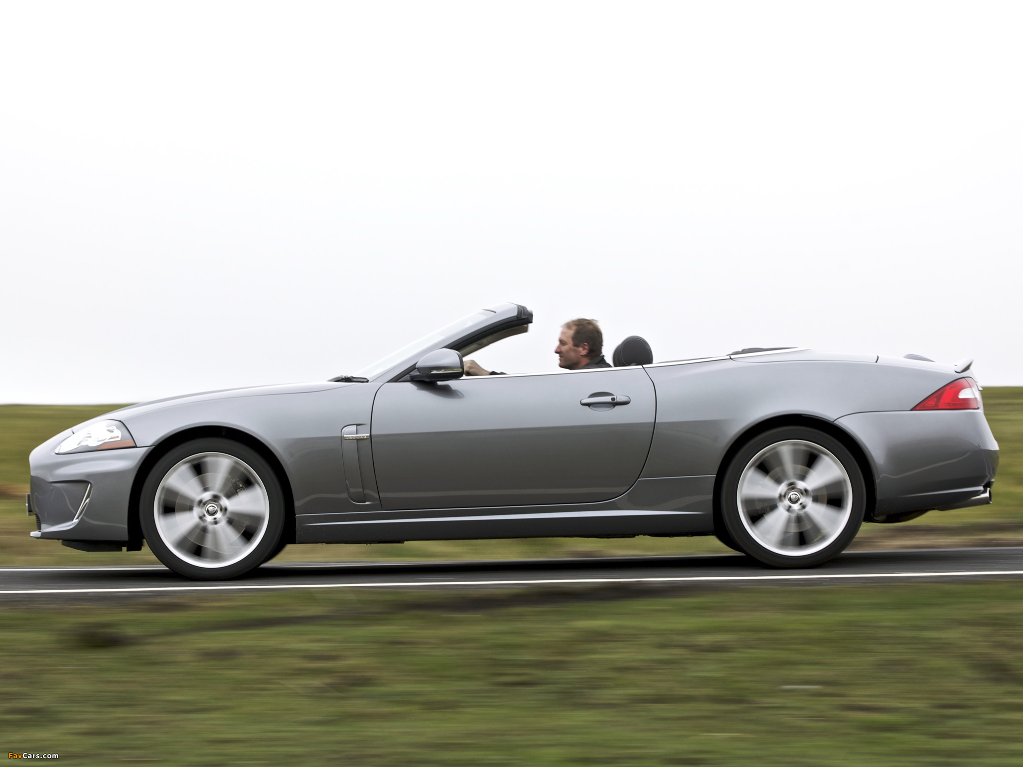 Jaguar XK Convertible UK-spec 2009–11 pictures (2048 x 1536)