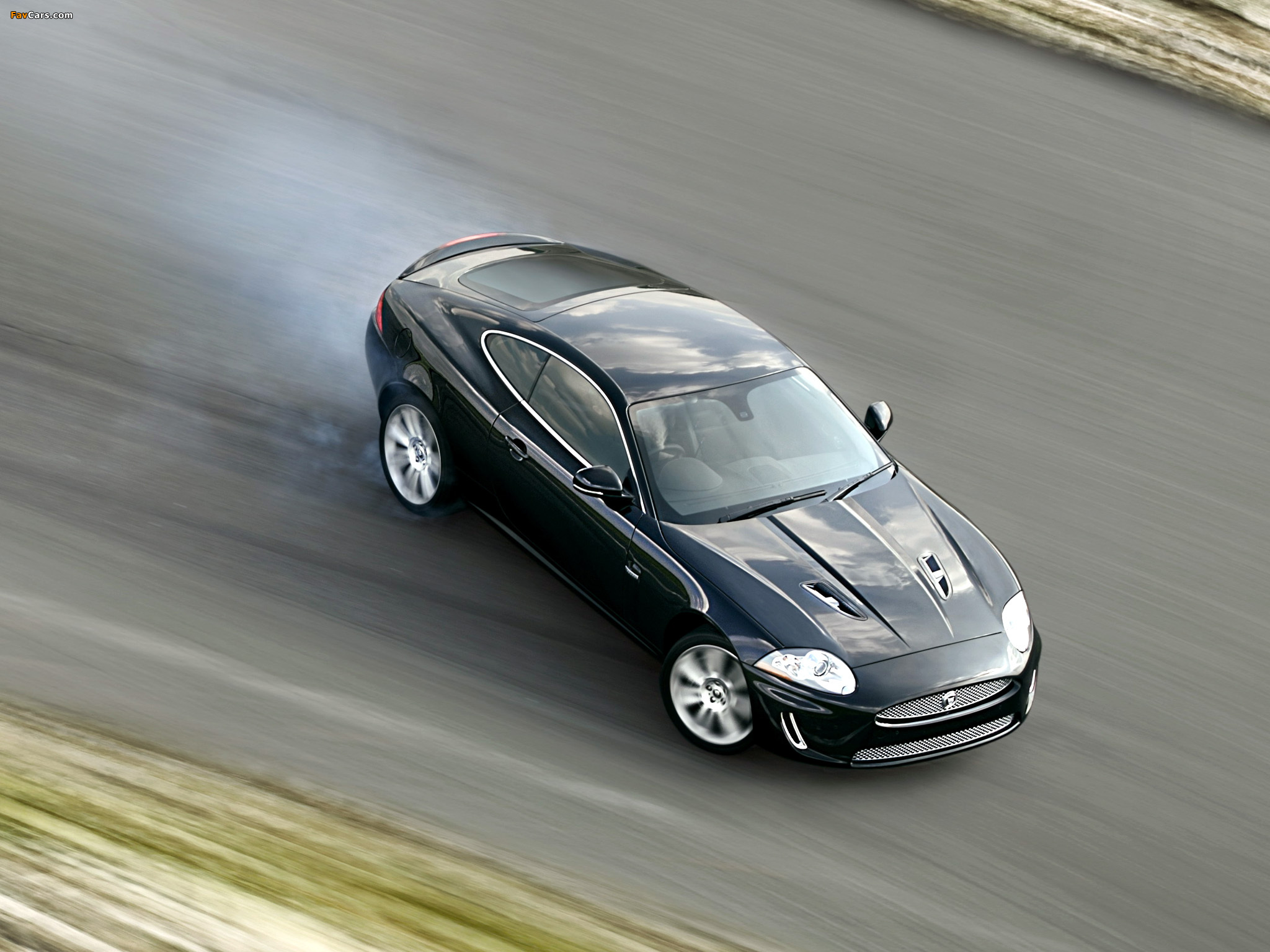 Jaguar XKR Coupe 2009–11 pictures (2048 x 1536)
