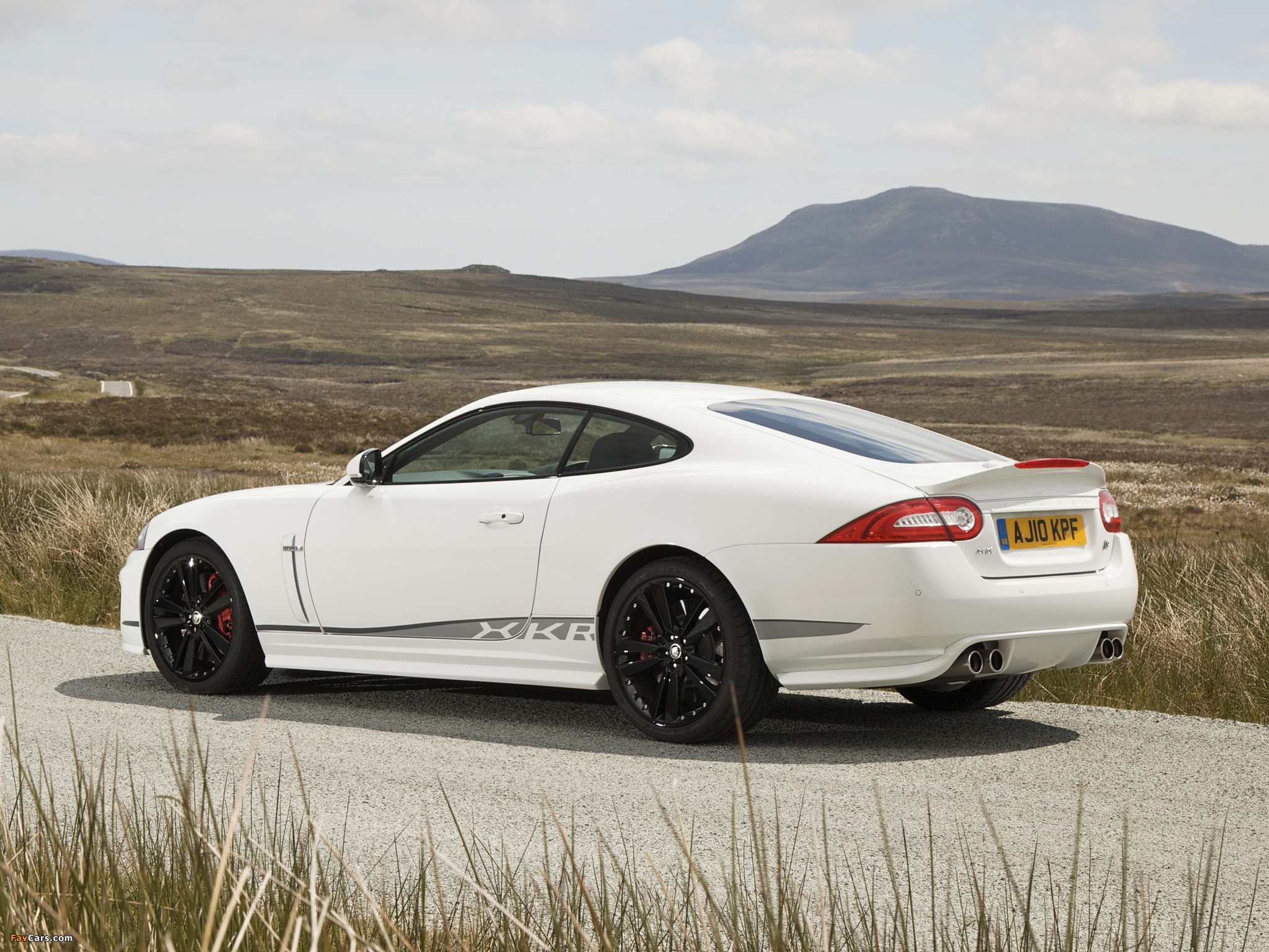 Jaguar XKR Coupe Black Package 2010 wallpapers (2048 x 1536)