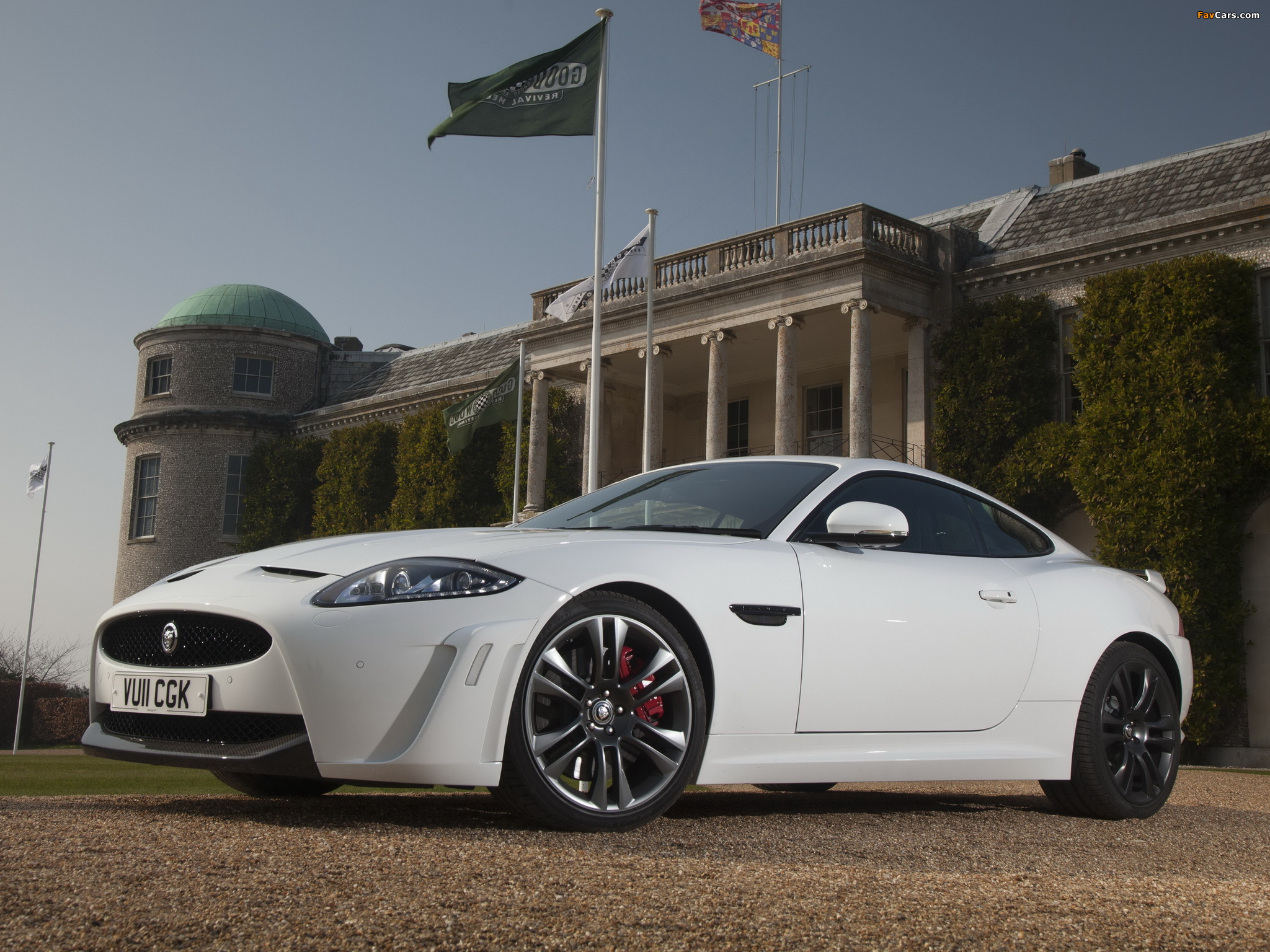 Jaguar XKR-S UK-spec 2011 images (2048 x 1536)