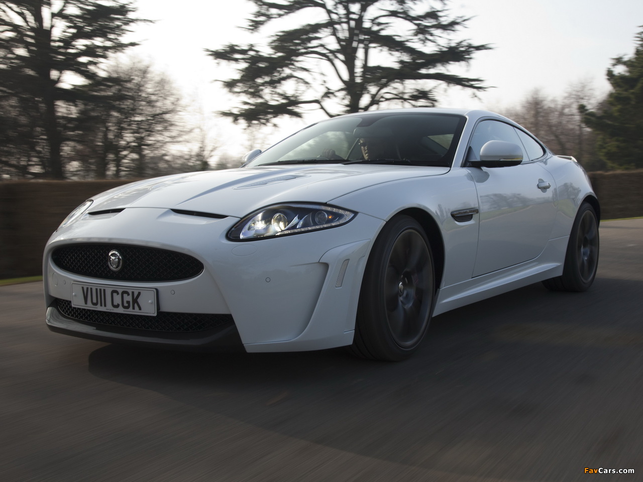 Jaguar XKR-S UK-spec 2011 wallpapers (1280 x 960)