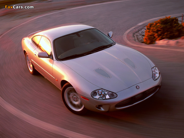 Photos of Jaguar XKR Coupe 1998–2002 (640 x 480)