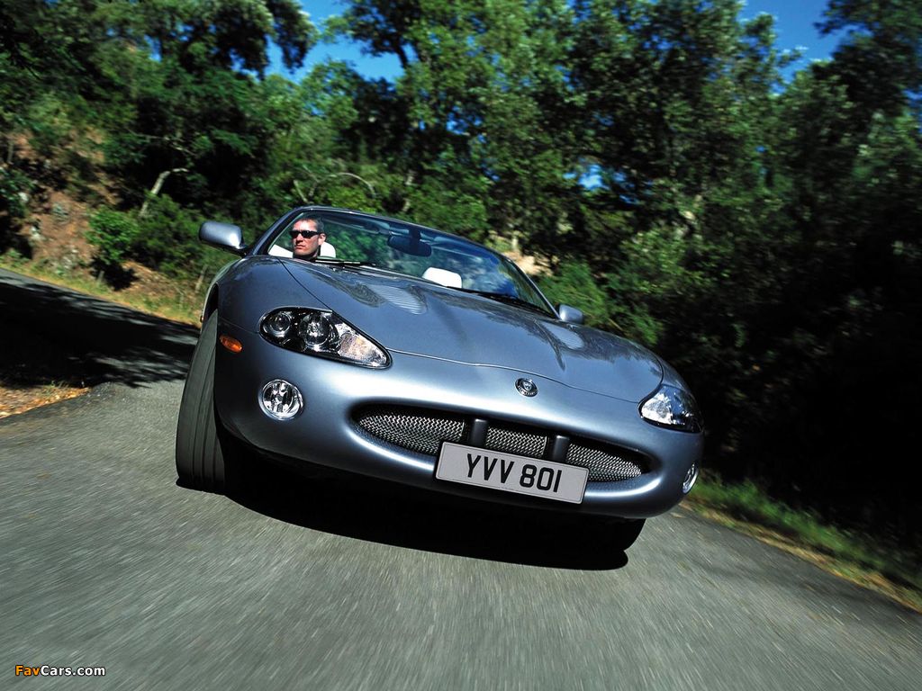 Photos of Jaguar XKR Convertible 2003–04 (1024 x 768)
