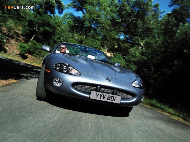Photos of Jaguar XKR Convertible 2003–04 (640 x 480)