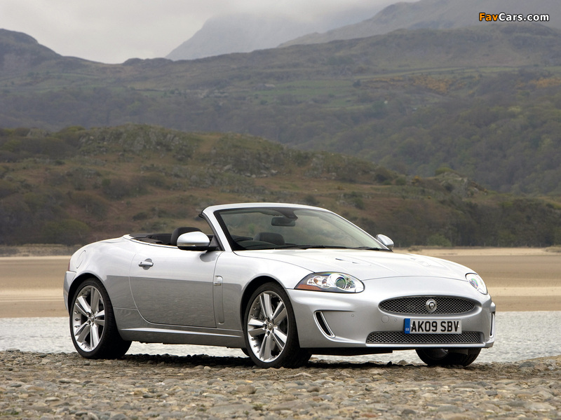 Photos of Jaguar XKR Convertible UK-spec 2009–11 (800 x 600)