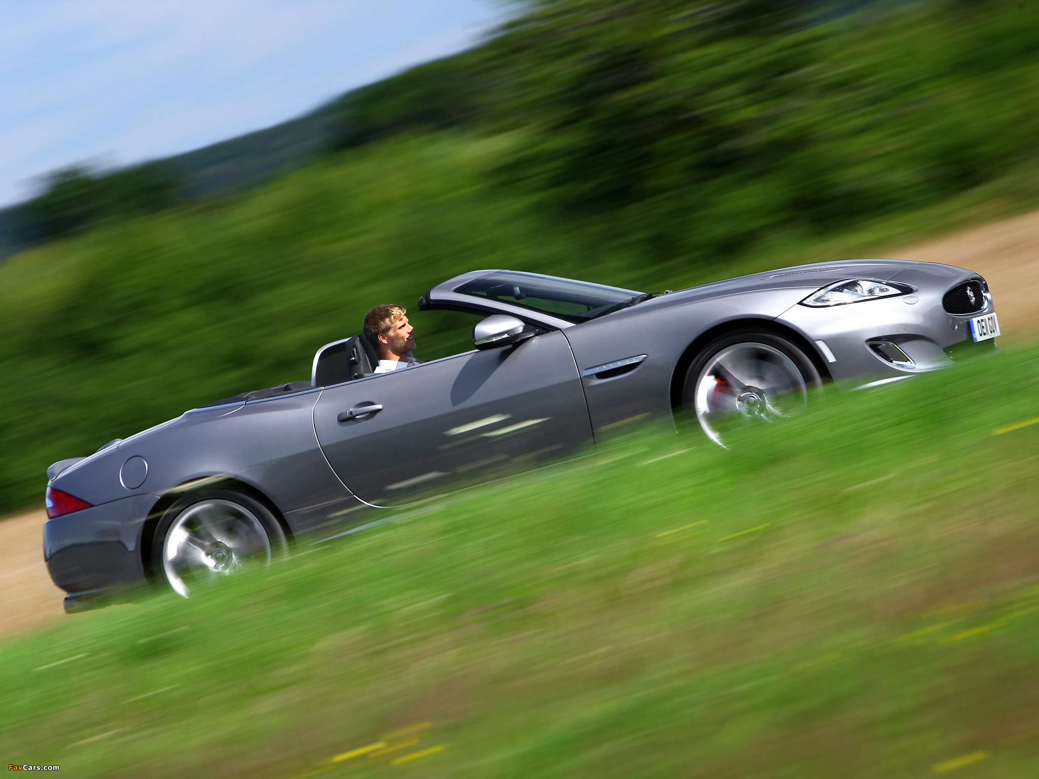 Photos of Jaguar XKR Convertible UK-spec 2011 (2048 x 1536)