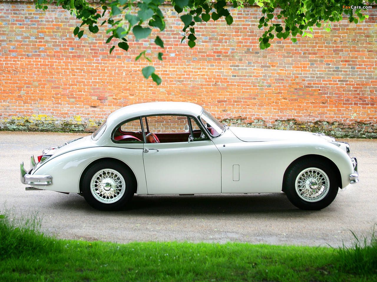 Pictures of Jaguar XK150 Fixed Head Coupe UK-spec 1958–61 (1280 x 960)