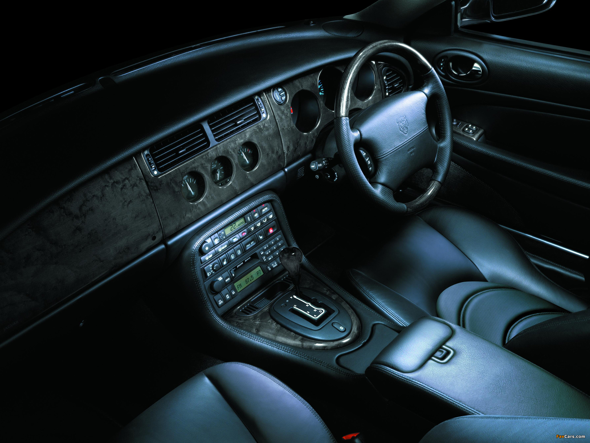 Pictures of Jaguar XKR Coupe 1998–2002 (2048 x 1536)