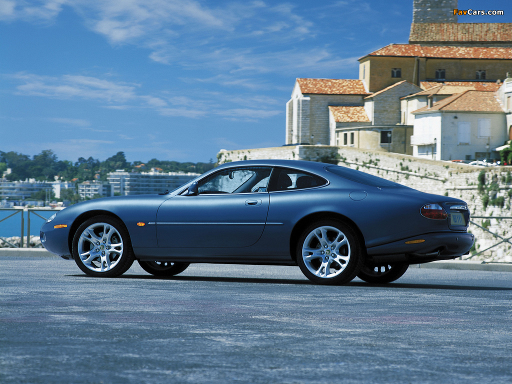 Pictures of Jaguar XK8 Coupe 2003–04 (1024 x 768)