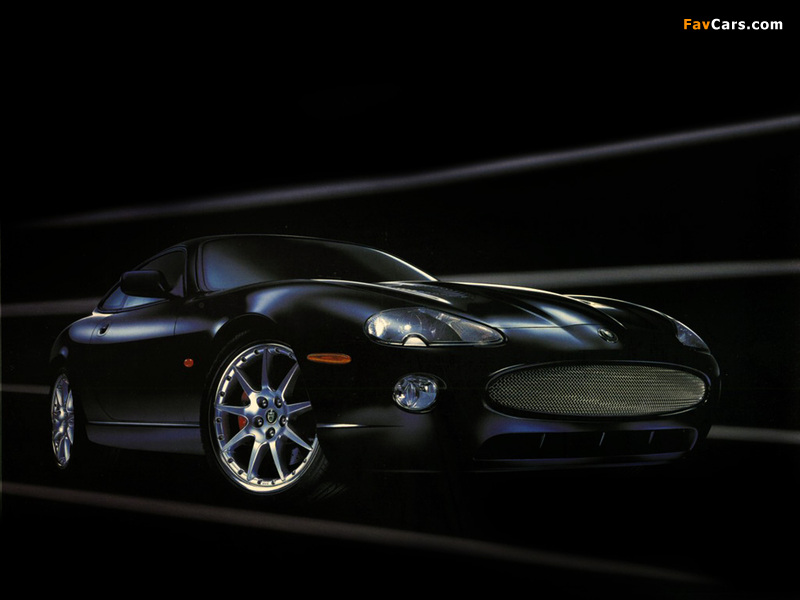 Pictures of Jaguar XKR Coupe 2004–06 (800 x 600)