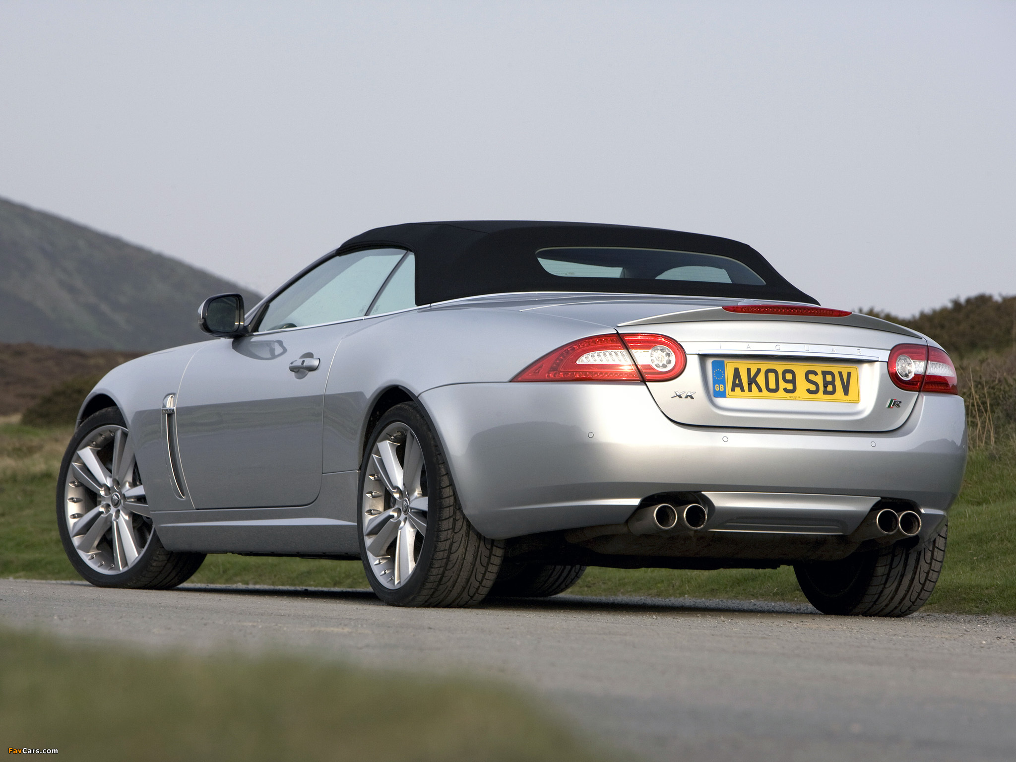 Pictures of Jaguar XKR Convertible UK-spec 2009–11 (2048 x 1536)