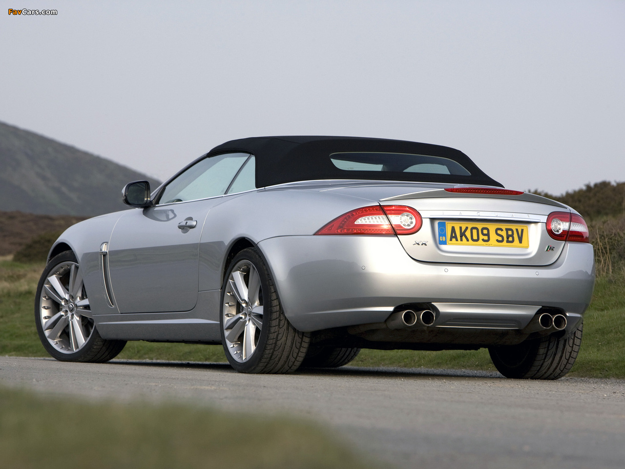 Pictures of Jaguar XKR Convertible UK-spec 2009–11 (1280 x 960)