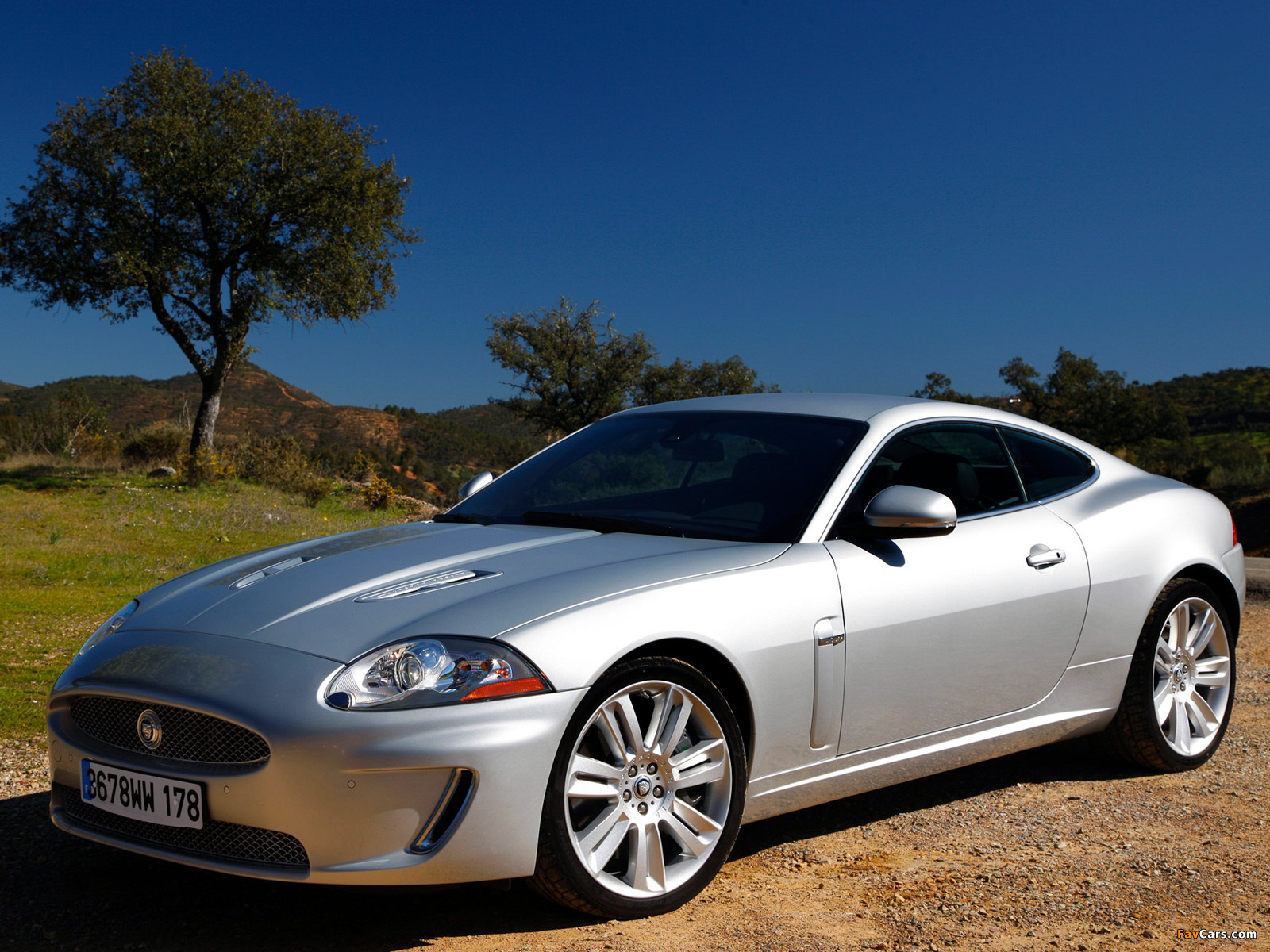 Pictures of Jaguar XKR Coupe 2009–11 (1600 x 1200)
