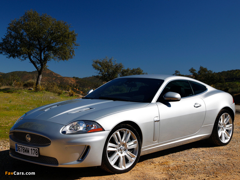 Pictures of Jaguar XKR Coupe 2009–11 (800 x 600)