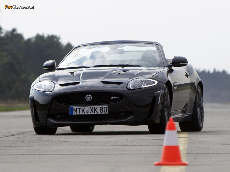 Pictures of Jaguar XKR-S Convertible 2011 (800 x 600)