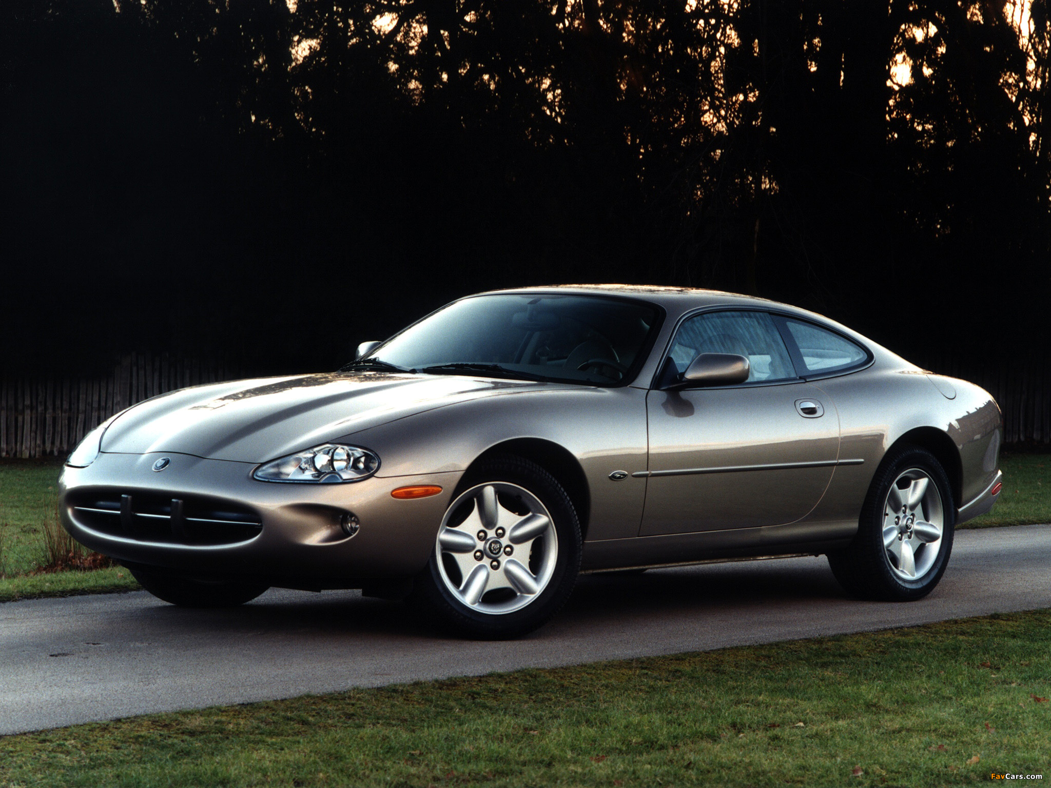 Jaguar XK8 Coupe 1996–2002 wallpapers (2048 x 1536)