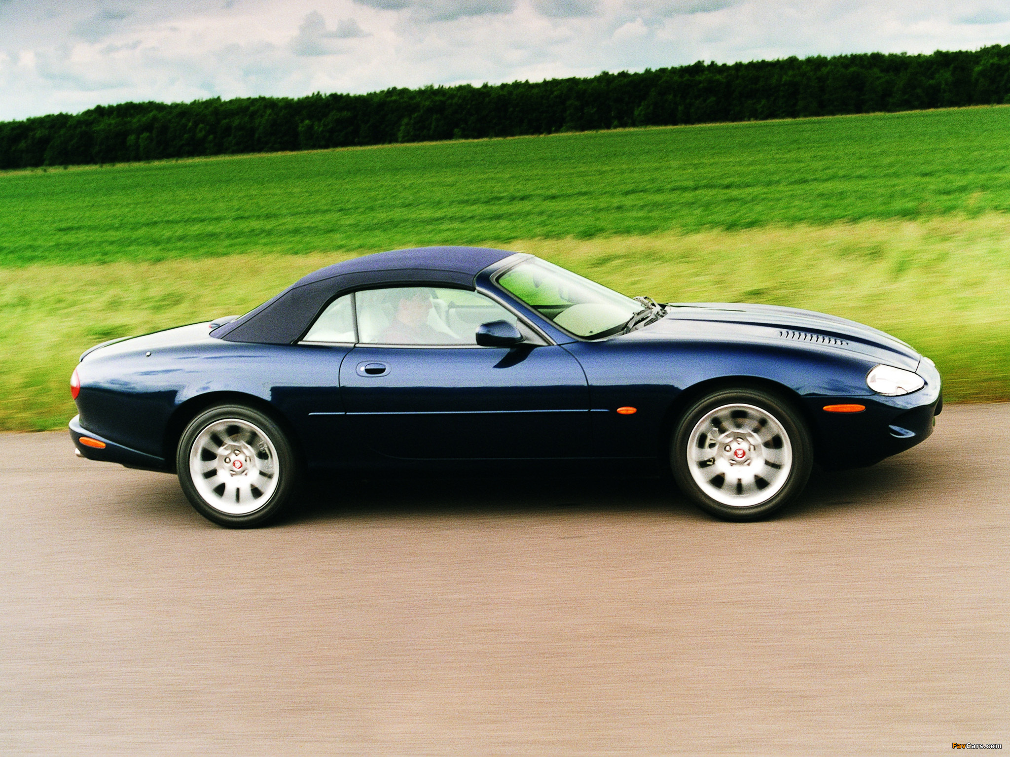 Jaguar XKR Convertible 1998–2002 wallpapers (2048 x 1536)