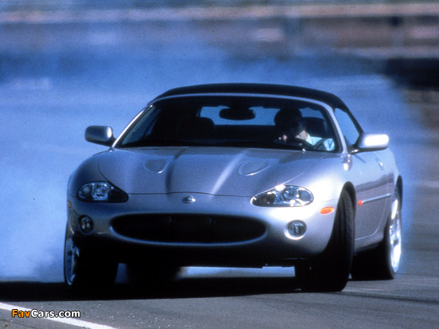 Jaguar XKR Silverstone Convertible 2001 wallpapers (640 x 480)