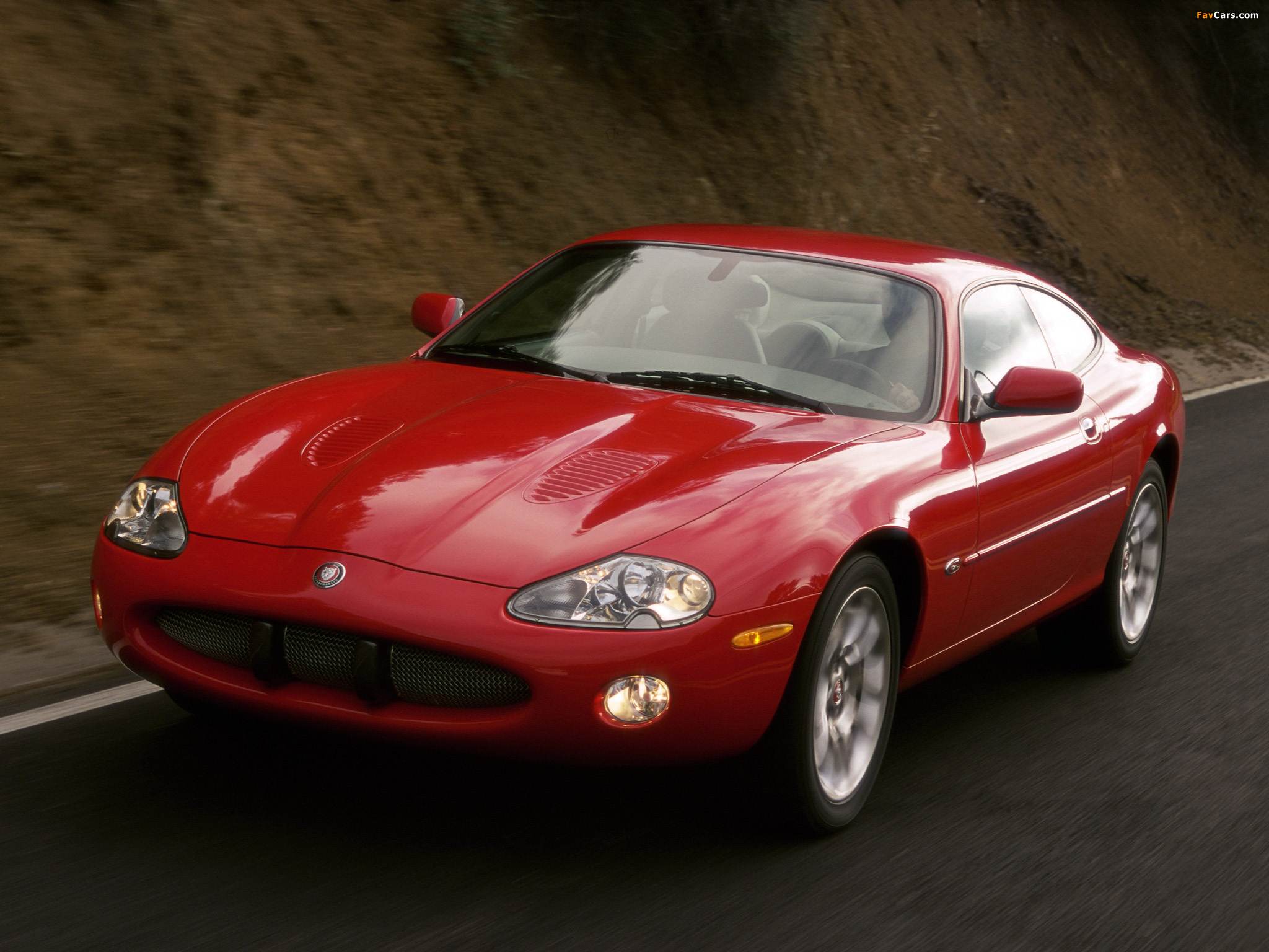 Jaguar XKR Coupe 2003–04 wallpapers (2048 x 1536)