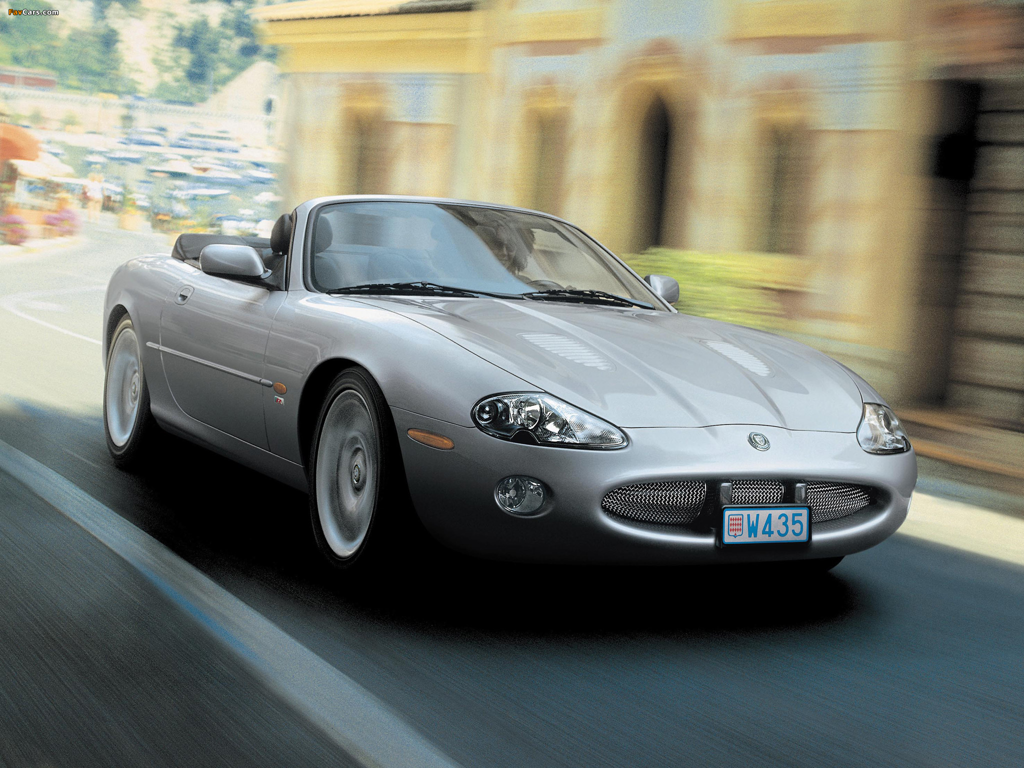 Jaguar XKR Convertible 2003–04 wallpapers (2048 x 1536)