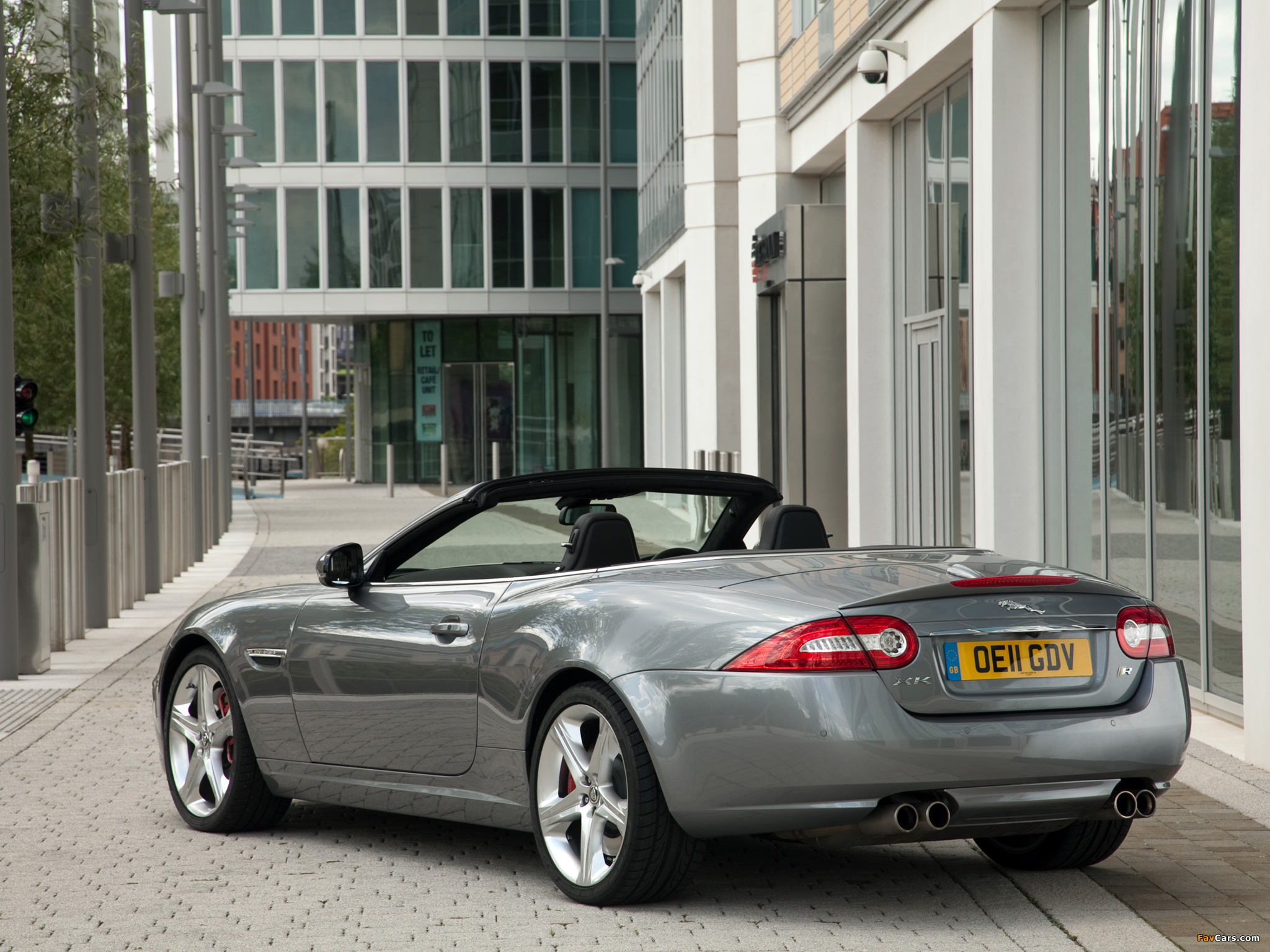 Jaguar XKR Convertible UK-spec 2011 wallpapers (2048 x 1536)