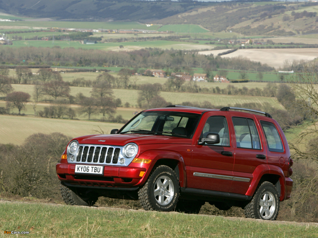 Images of Jeep Cherokee Limited UK-spec (KJ) 2005–07 (1280 x 960)