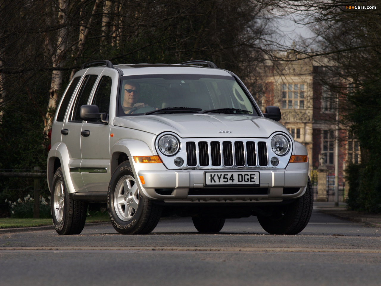 Images of Jeep Cherokee Limited UK-spec (KJ) 2005–07 (1280 x 960)