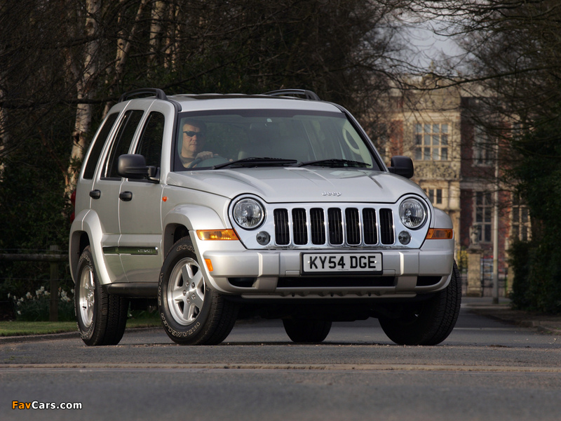 Images of Jeep Cherokee Limited UK-spec (KJ) 2005–07 (800 x 600)