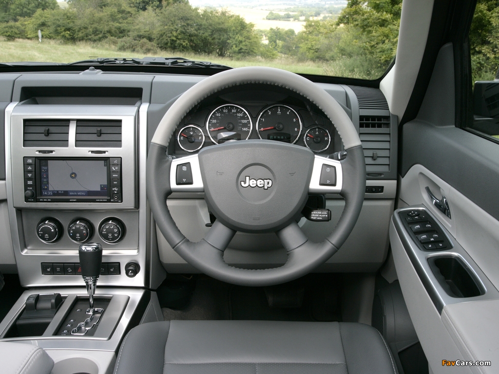 Images of Jeep Cherokee Limited RD UK-spec (KK) 2007 (1024 x 768)