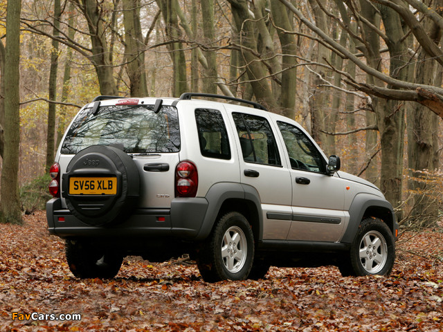 Jeep Cherokee UK-spec (KJ) 2005–07 images (640 x 480)