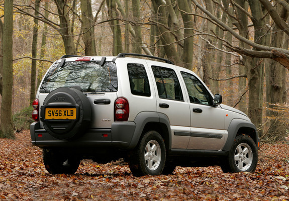 Jeep Cherokee UK-spec (KJ) 2005–07 images