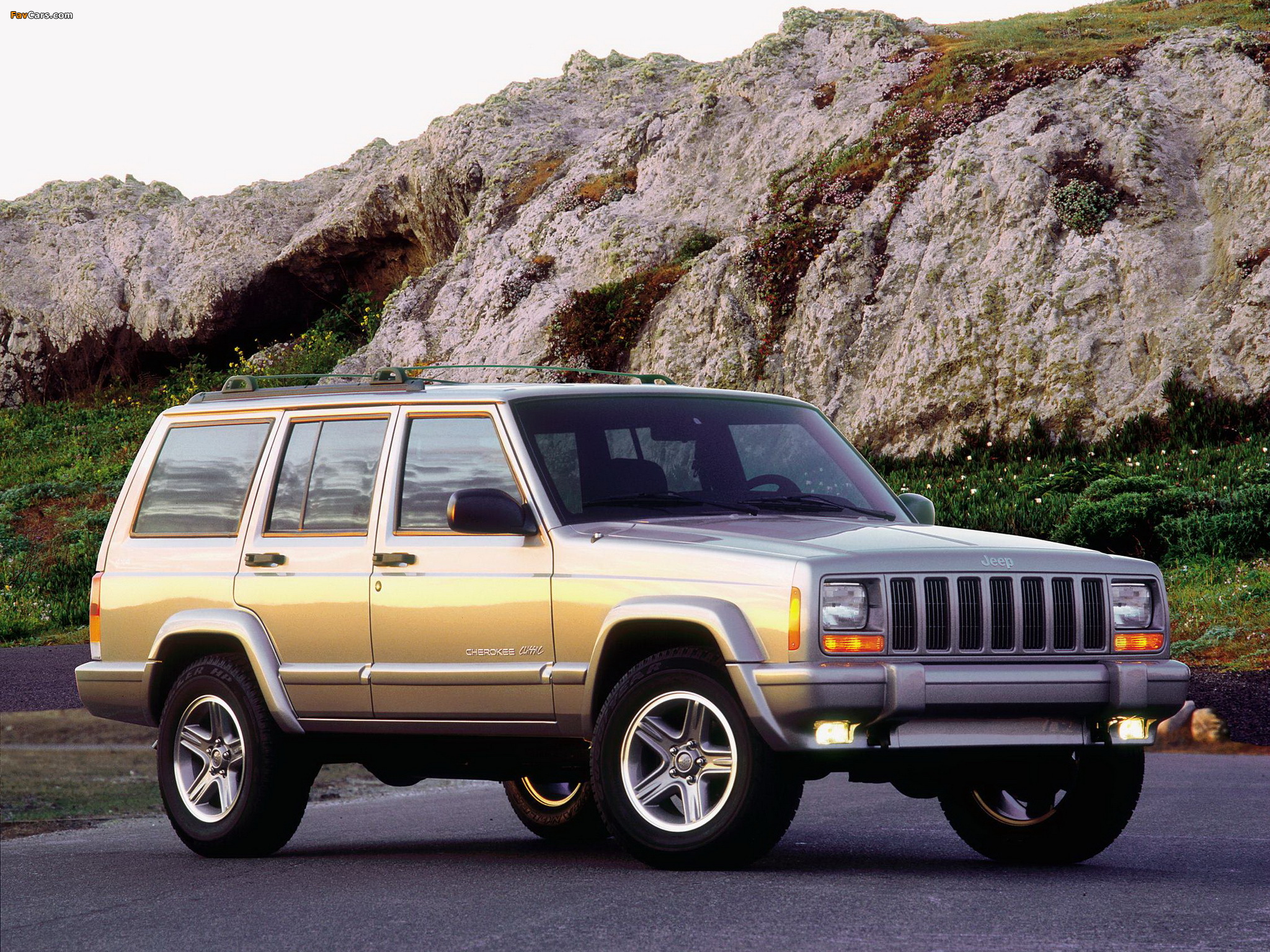 Photos of Jeep Cherokee Classic (XJ) 1998–2001 (2048 x 1536)