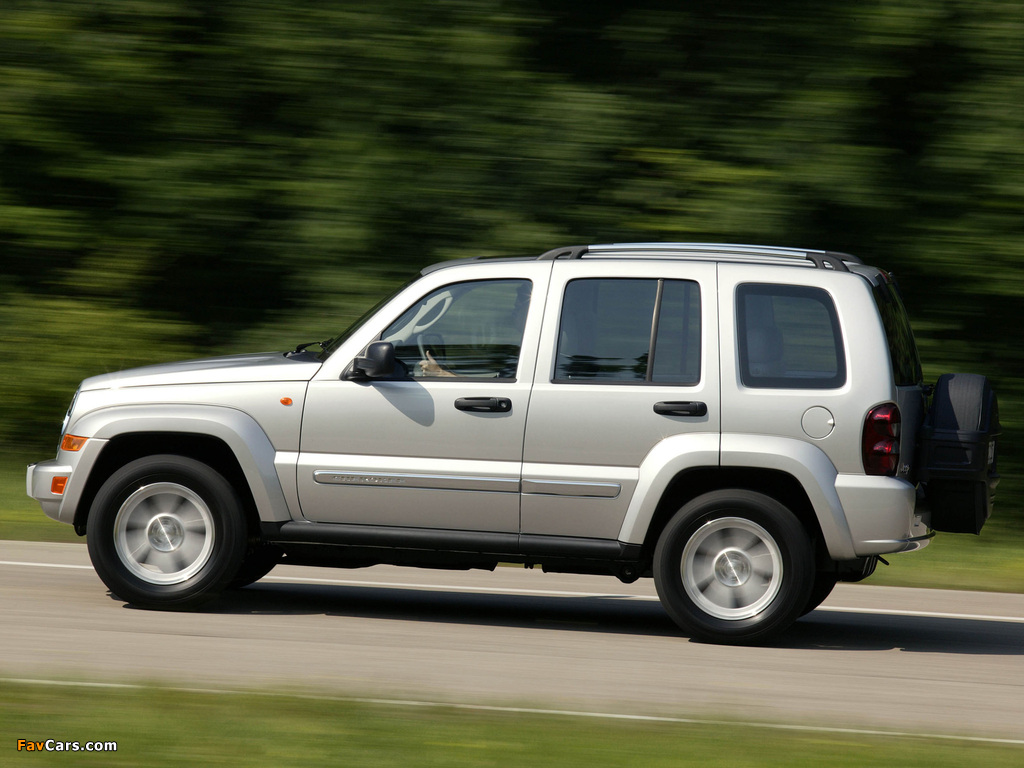 Photos of Jeep Cherokee Limited UK-spec (KJ) 2005–07 (1024 x 768)