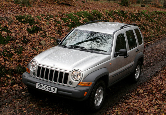 Photos of Jeep Cherokee UK-spec (KJ) 2005–07