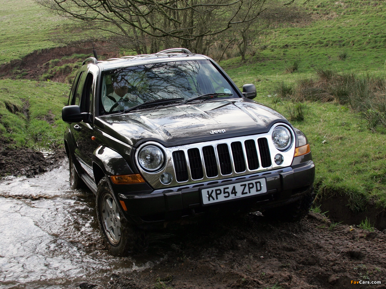 Photos of Jeep Cherokee Limited UK-spec (KJ) 2005–07 (1280 x 960)