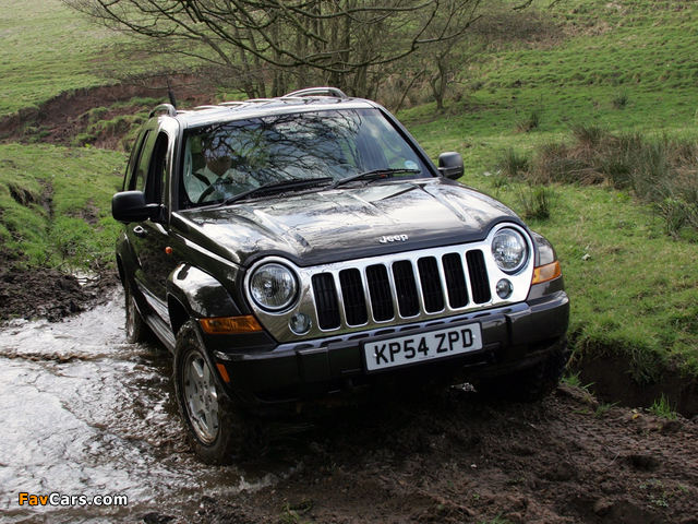 Photos of Jeep Cherokee Limited UK-spec (KJ) 2005–07 (640 x 480)