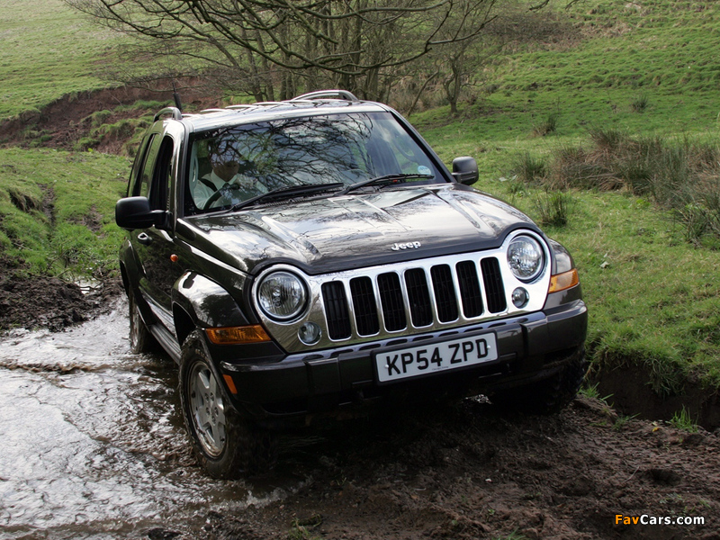 Photos of Jeep Cherokee Limited UK-spec (KJ) 2005–07 (800 x 600)