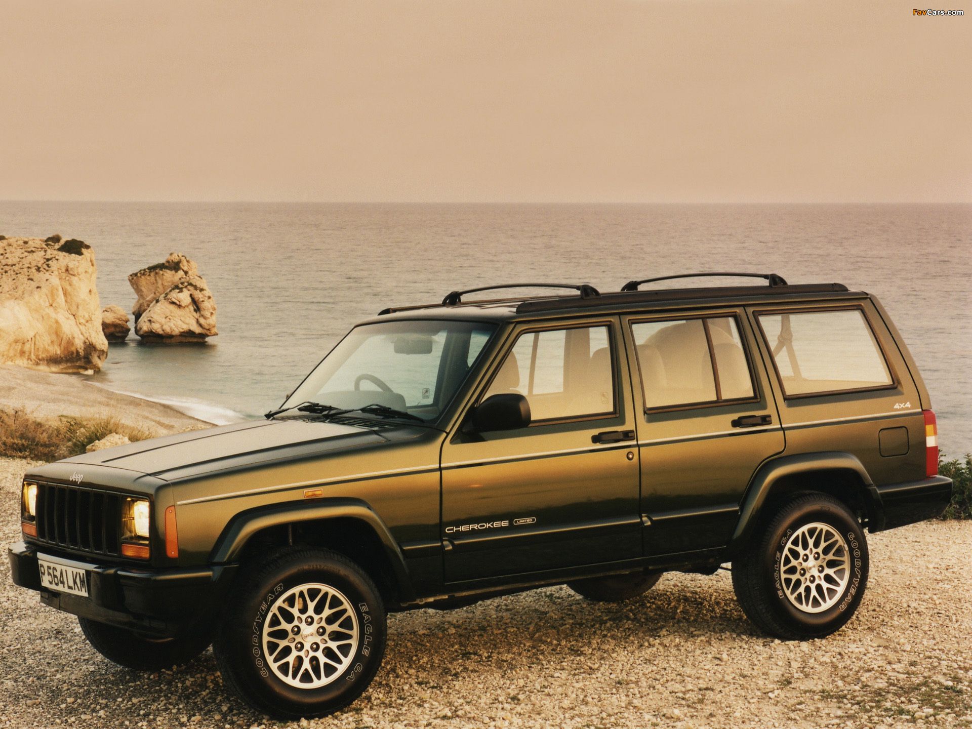 Pictures of Jeep Cherokee Limited UK-spec (XJ) 1998–2001 (1920 x 1440)