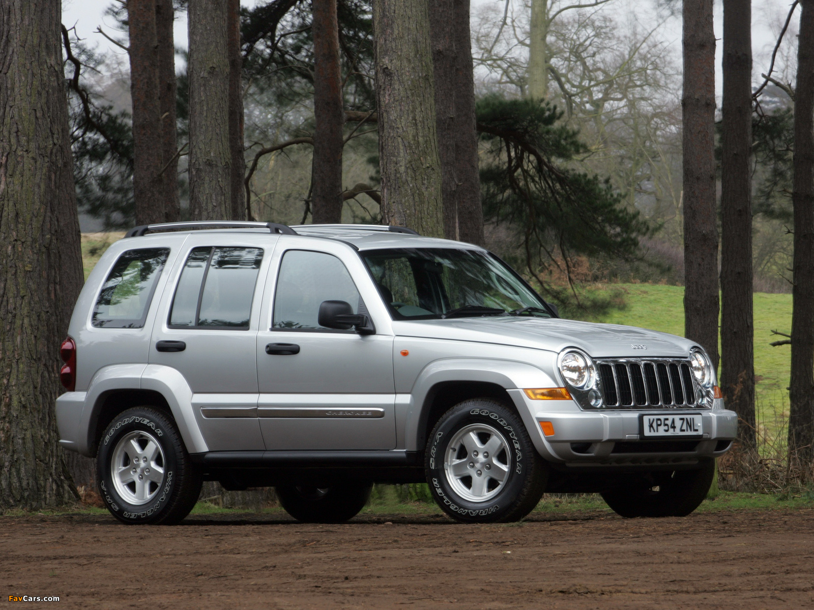 Pictures of Jeep Cherokee Limited UK-spec (KJ) 2005–07 (1600 x 1200)