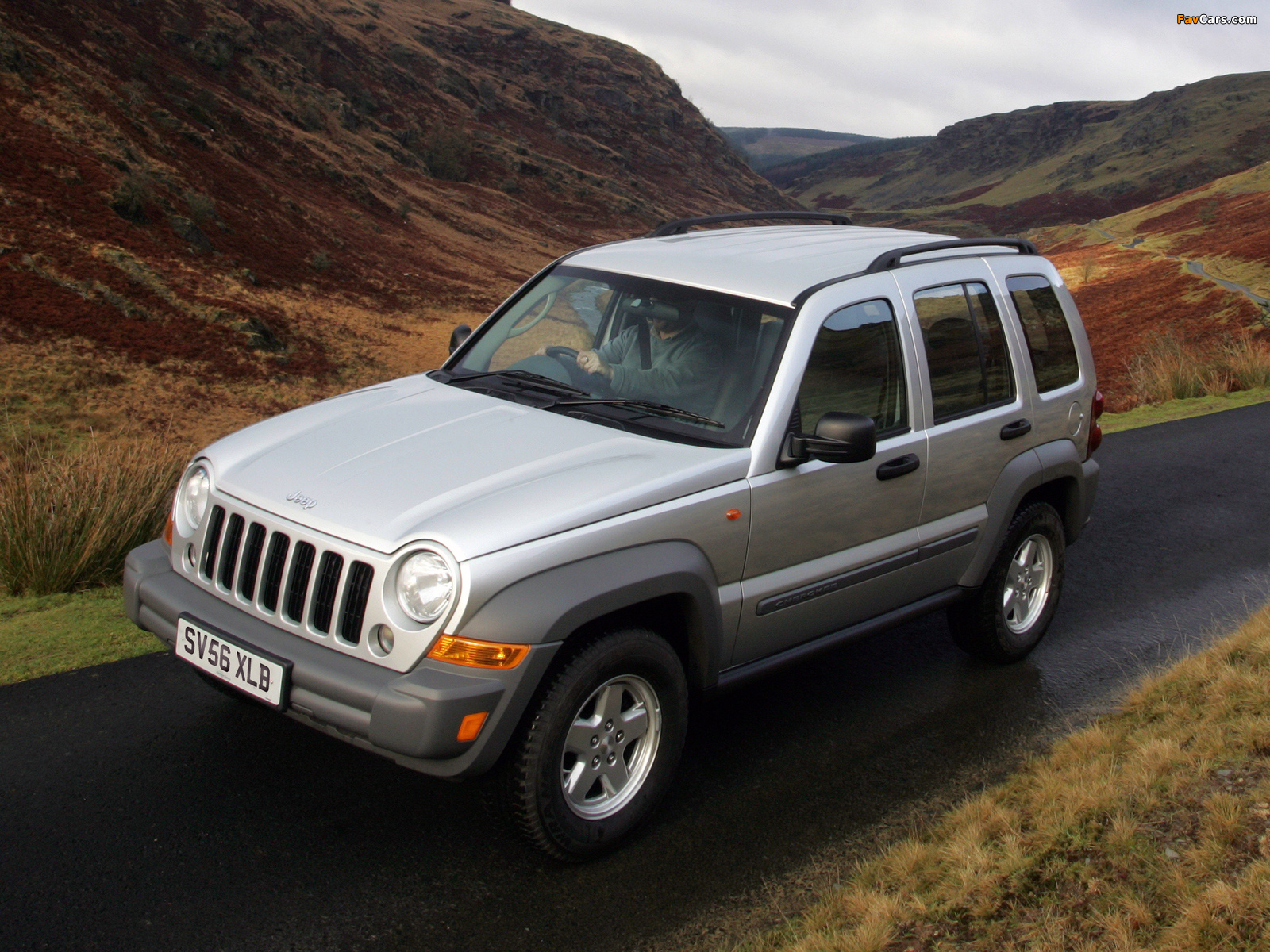 Pictures of Jeep Cherokee UK-spec (KJ) 2005–07 (1600 x 1200)