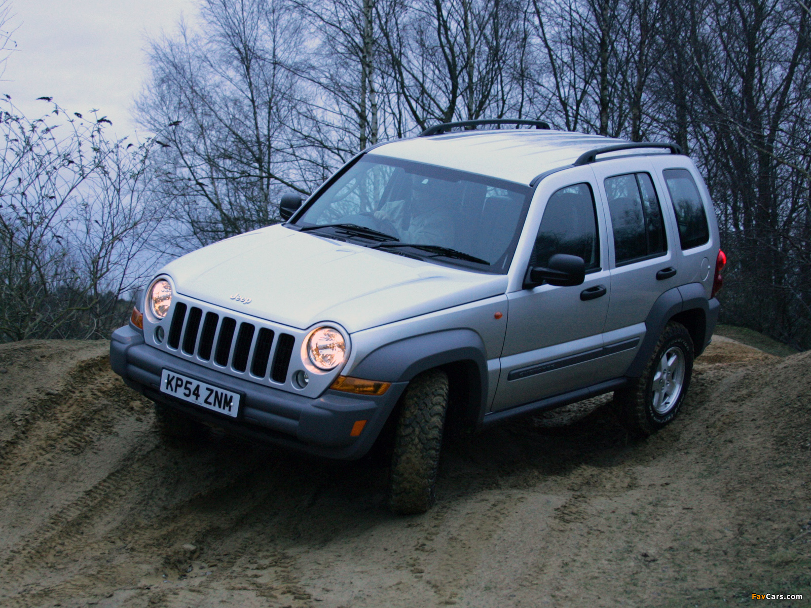 Pictures of Jeep Cherokee UK-spec (KJ) 2005–07 (1600 x 1200)