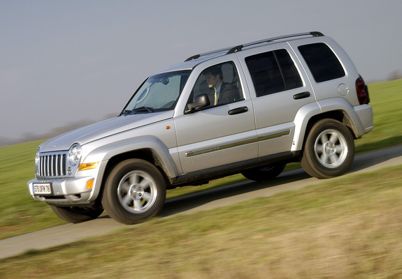 Pictures of Jeep Cherokee (KJ) 2005–07