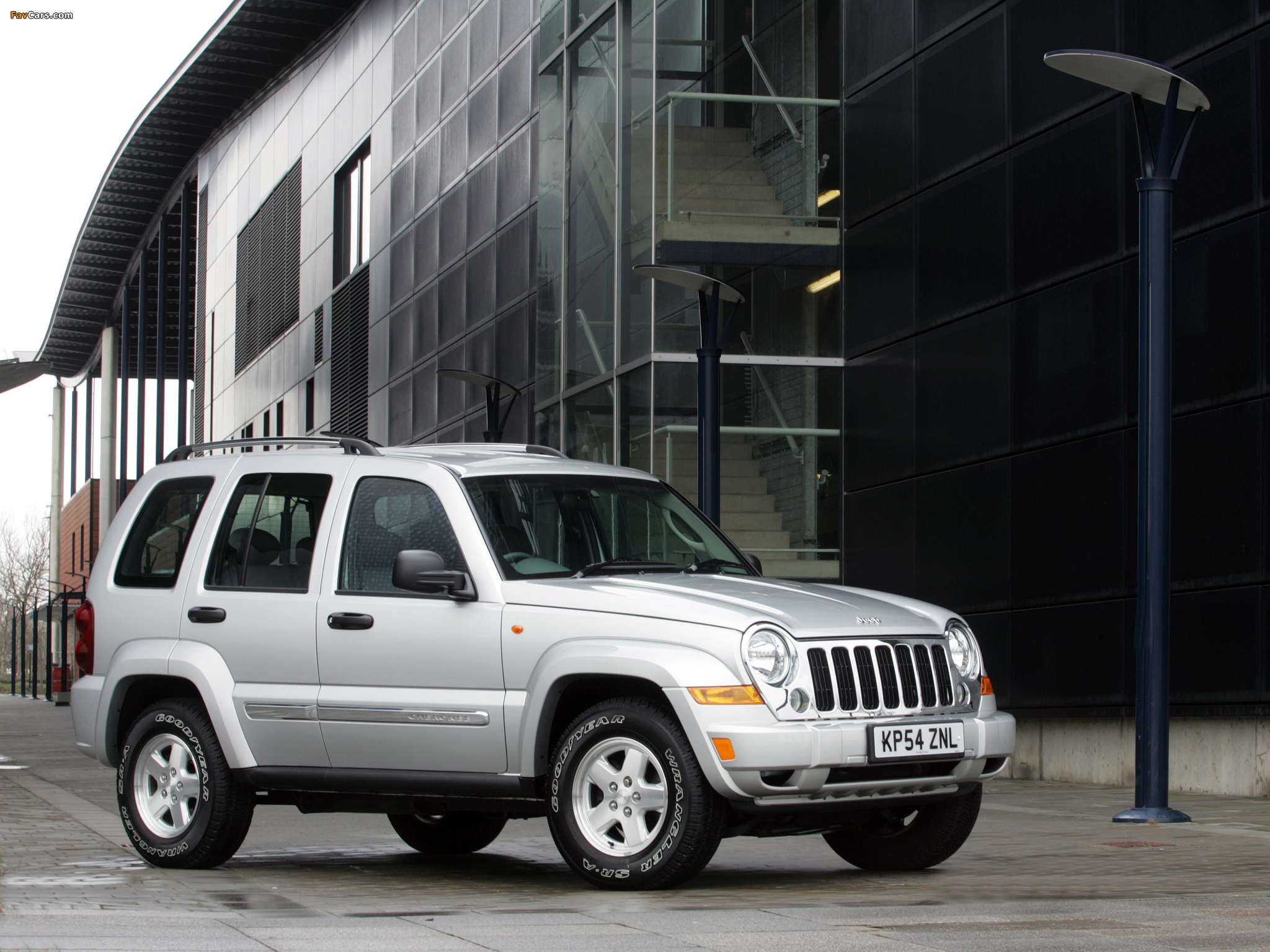 Pictures of Jeep Cherokee Limited UK-spec (KJ) 2005–07 (2048 x 1536)
