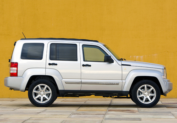 Pictures of Jeep Cherokee Limited 3.7L EU-spec (KK) 2007