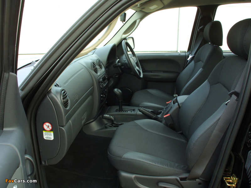 Jeep Cherokee Sport UK-spec (KJ) 2003–05 wallpapers (800 x 600)
